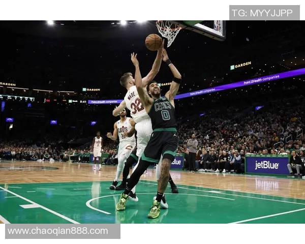 绿军主场大胜雄鹿，排名西部前四的关键战役